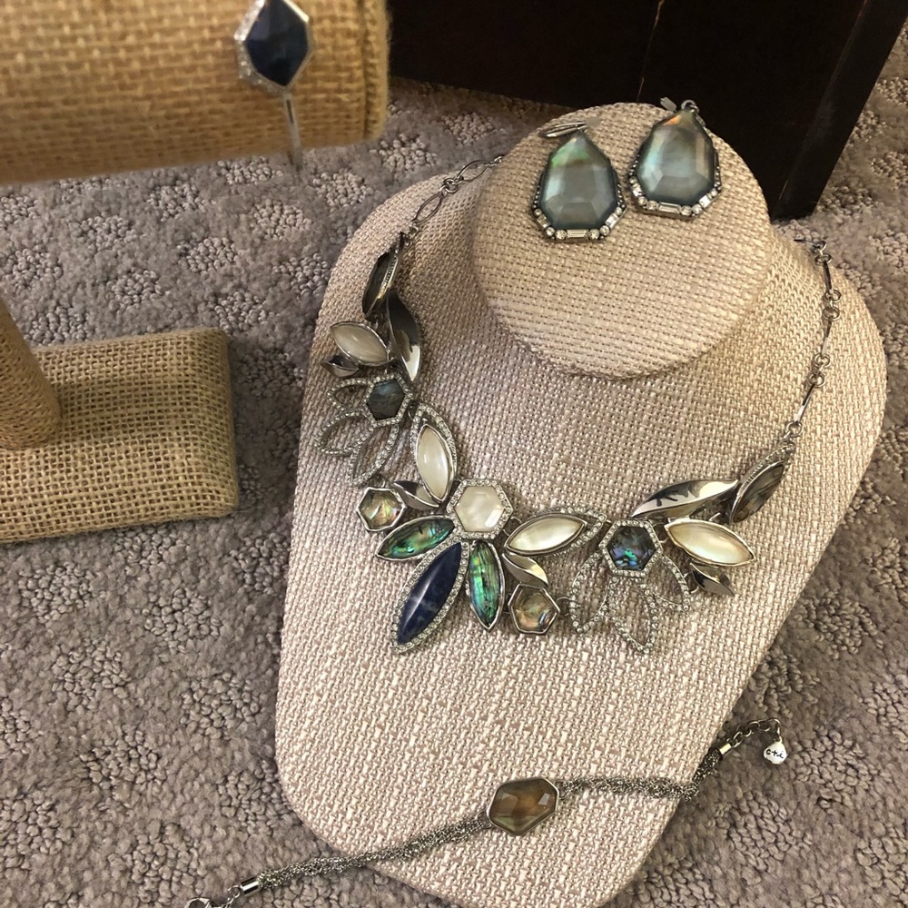 Statement necklace